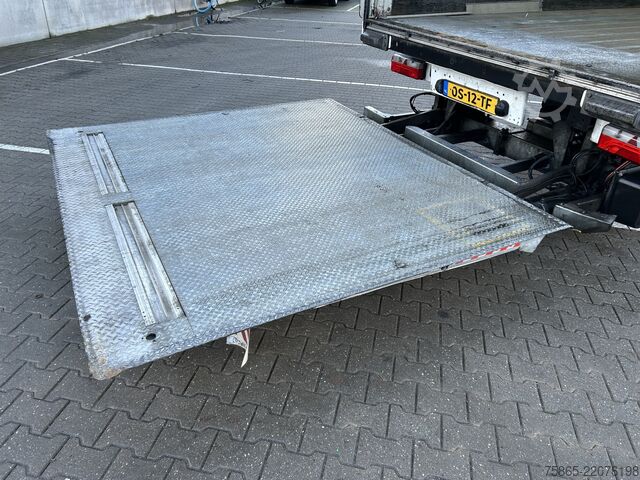Koffer Kässbohrer Maxima XJ2 / Box / Laadklep 2500 kg / Liftas