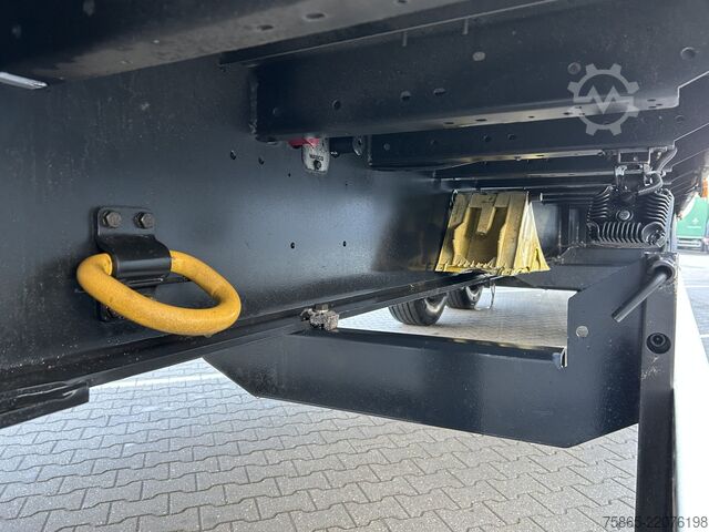 Koffer Kässbohrer Maxima XJ2 / Box / Laadklep 2500 kg / Liftas