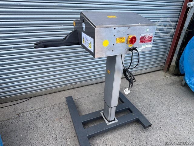 Machine de scellage de sacs Saxon Continuous Bag Sealer SB1000 Electric Lift Mast