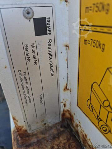 Laserový řezací stroj / odpad z plechu / TRUMPF Restgitterpalette / Holztransport