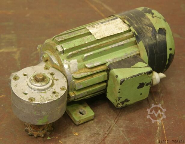 Tandwielmotor 0,1 kW 60 tpm Lenze B3 Winkel