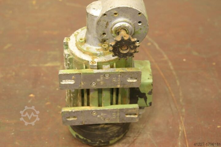 Tandwielmotor 0,1 kW 60 tpm Lenze B3 Winkel