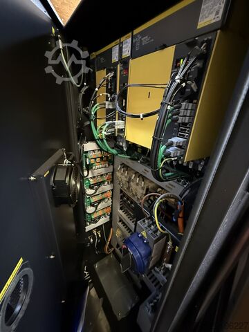 CNC svarv- och fräscenter HYUNDAI WIA SE 2200 LSYA