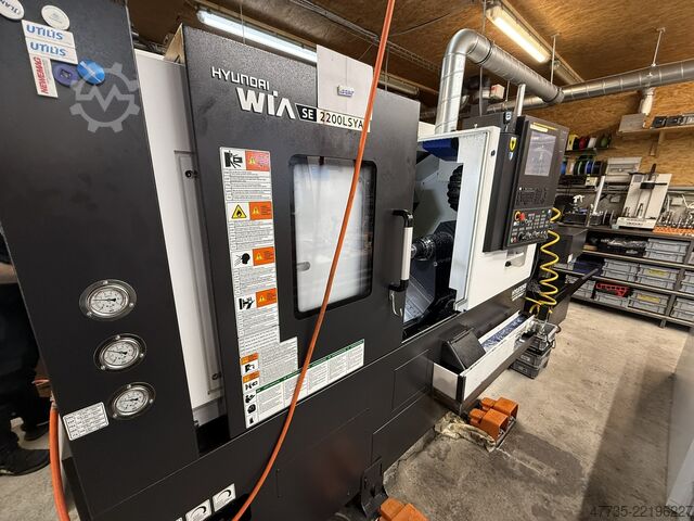 CNC svarv- och fräscenter HYUNDAI WIA SE 2200 LSYA