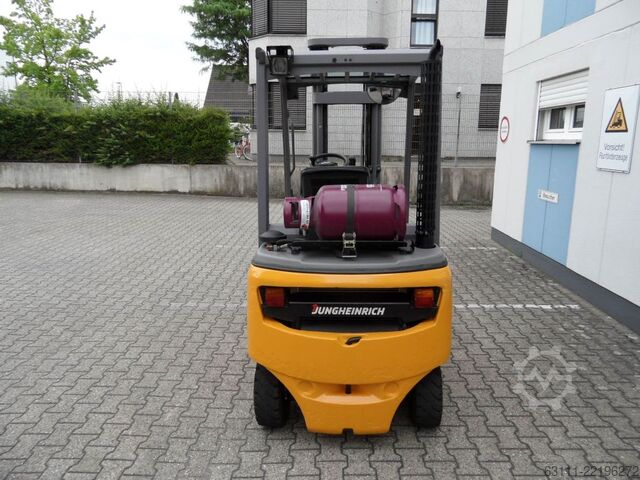 Empilhador de GPL Jungheinrich TFG 316 - Triplex - wenig Stunden