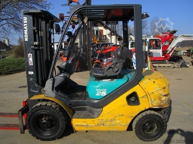 Dizel forkliftler Komatsu FD25T - Triplex-Freihub 4,70m + Seitenschieber