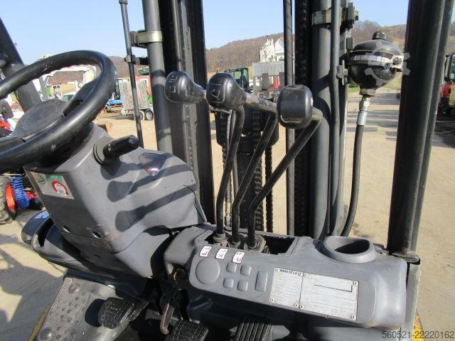 Dizel forkliftler Komatsu FD25T - Triplex-Freihub 4,70m + Seitenschieber