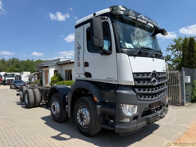 Kamyon şasisi MERCEDES-BENZ Arocs 3445 Fahrgestell 8X2/RECHTSLENKER/Retarder