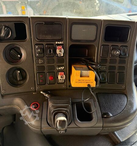 Vrachtauto met open laadbak SCANIA CV P 124