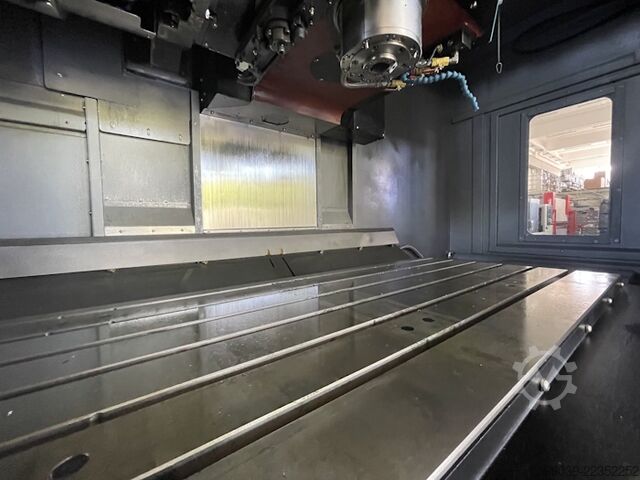 Brugt bearbejdningscenter HURCO VMX60i