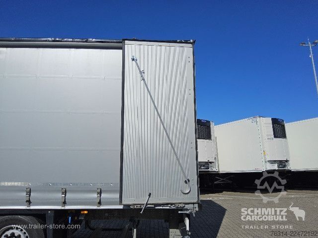 Nyitott ponyvás félpótkocsi Schmitz Cargobull Curtainsider Standard Getränke