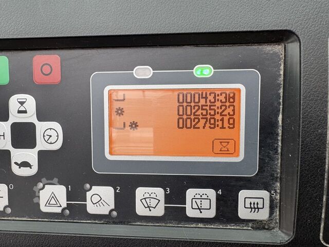 Stivuitor electric cu 4 roți Toyota 8 FBMT 25 / nur 280Std. !
