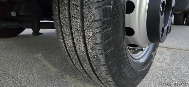 φορτηγό με κιβώτιο Iveco 72C18 CENTINA E SPONDA 