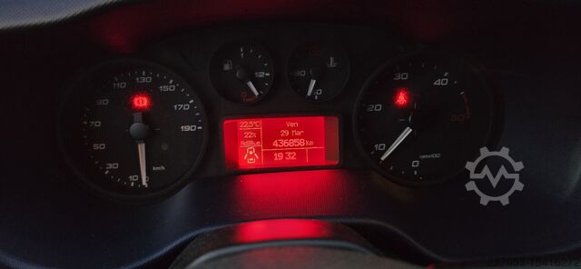 φορτηγό με κιβώτιο Iveco 72C18 CENTINA E SPONDA 