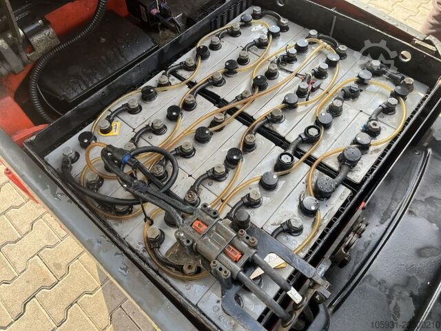 Električni viljuškar za 3 točka Linde E16C