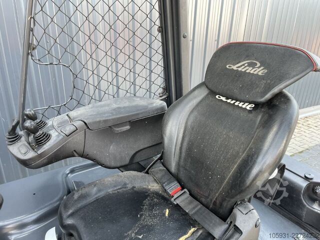 Elektrische vorkheftruck 3 wielen Linde E16H-02