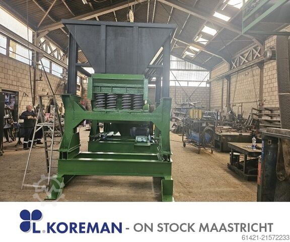Metso trechter met trilgoot  Metso Hopper with Vibrating Chute