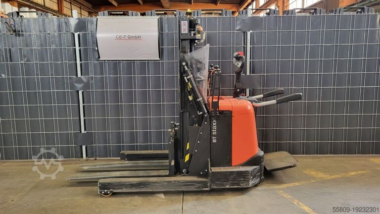 Kamioni sa paletama Toyota SPE 120 XRD //204 Std. // freitragend