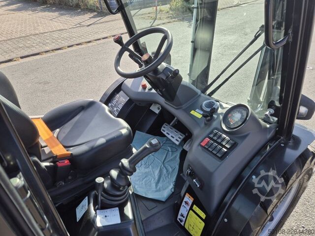 Terénní vysokozdvižný vozík Manitou MC 30-4 ST3A S1