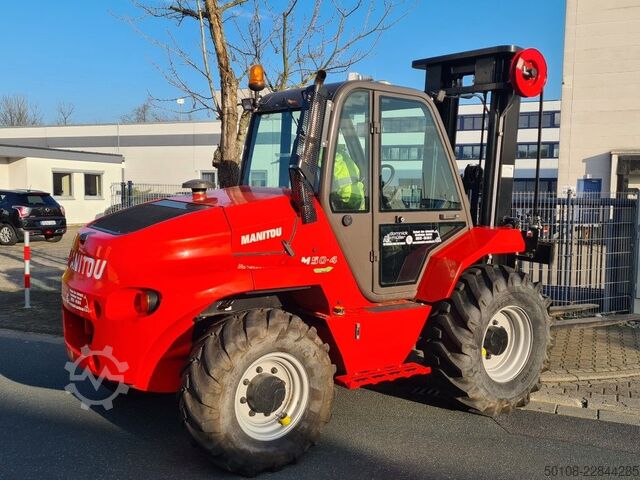 Terénní vysokozdvižný vozík Manitou M50.4