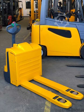 Wózek niskiego podnoszenia dla pieszych Jungheinrich EJE 116 - Nur 2552 Std. Service Neu - Batterie 90%
