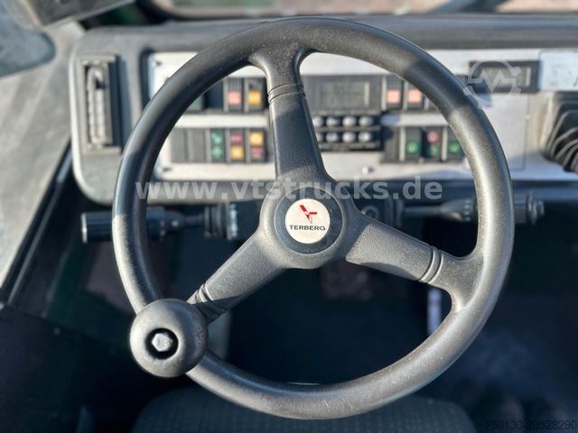 Swap body truck Terberg YT 222 Rangierfahrzeug BDF Sattelplatte