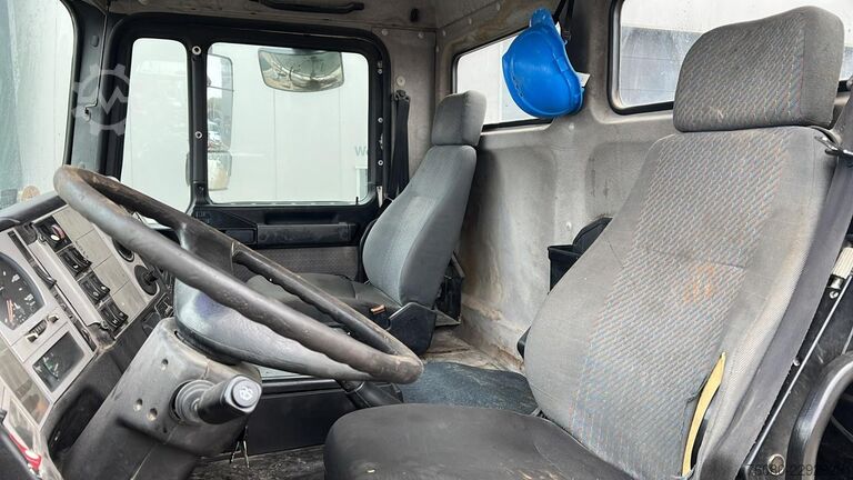 Chassis com cabina MAN 18.310 (6 CYLINDER / MANUAL PUMP / BIG AXLE / M...