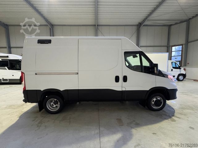 Furgon z wysokim dachem IVECO Daily 50C18 Kastenwagen *Navi*Ahk**
