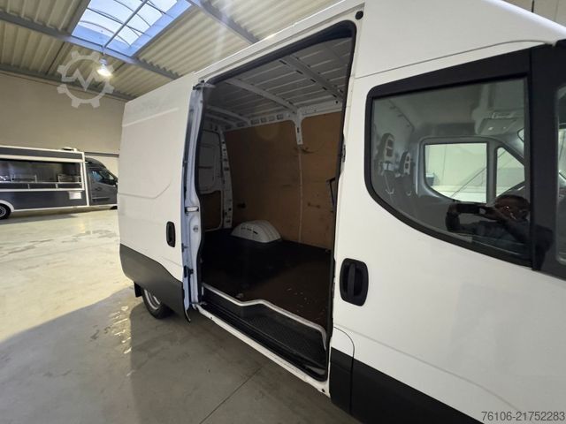 Furgon z wysokim dachem IVECO Daily 50C18 Kastenwagen *Navi*Ahk**