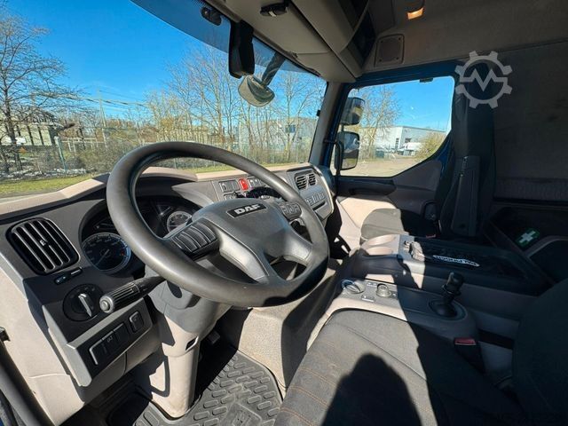 Camion plateau avec bâche DAF LF 12.230 Pritsche Plane +Ladebordwand