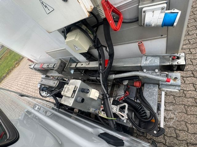 Izotermiczny van chłodnia IVECO Daily 35C18 TiefKühlkoffer Maxicargo *2 Stück*