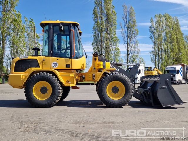 Pala gommata Volvo L30HS