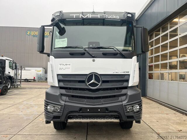 MTS standard Mercedes-Benz Actros 2045 S 4x2 Tractor Head