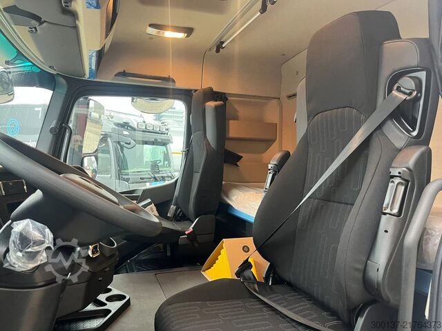 MTS standard Mercedes-Benz Actros 2045 S 4x2 Tractor Head