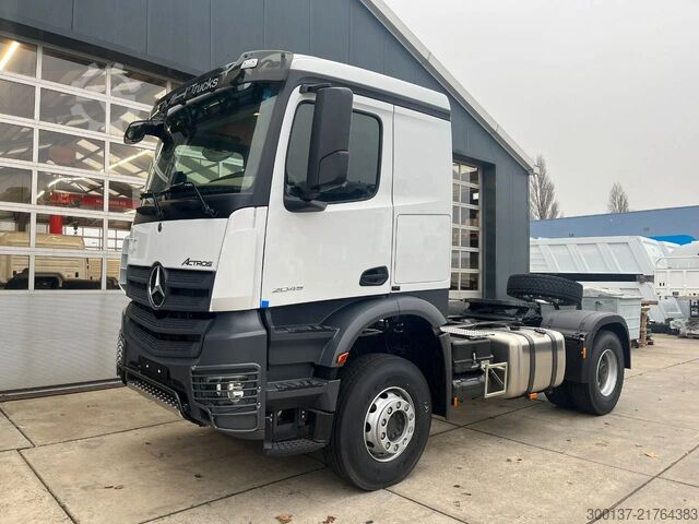MTS standard Mercedes-Benz Actros 2045 S 4x2 Tractor Head