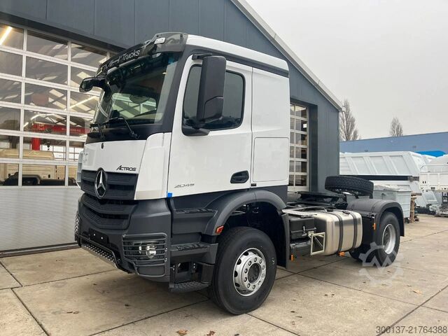 MTS standard Mercedes-Benz Actros 2045 S 4x2 Tractor Head