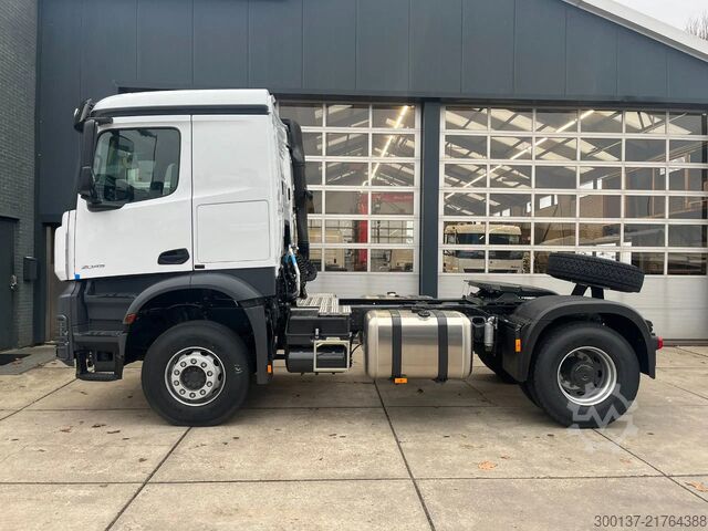MTS standard Mercedes-Benz Actros 2045 S 4x2 Tractor Head