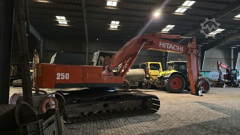 Pelle sur chenilles Fiat-Hitachi Fh 220