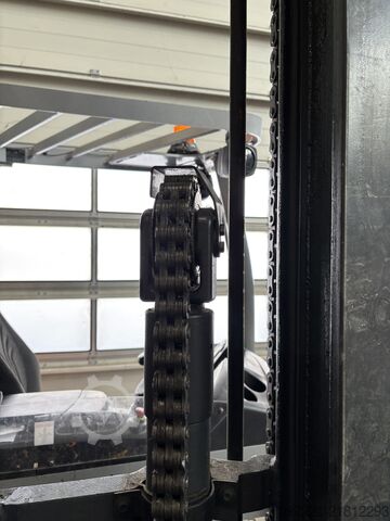 Καροτσάκια προσέγγισης (Reach Trucks) Still FM-X14/LIION