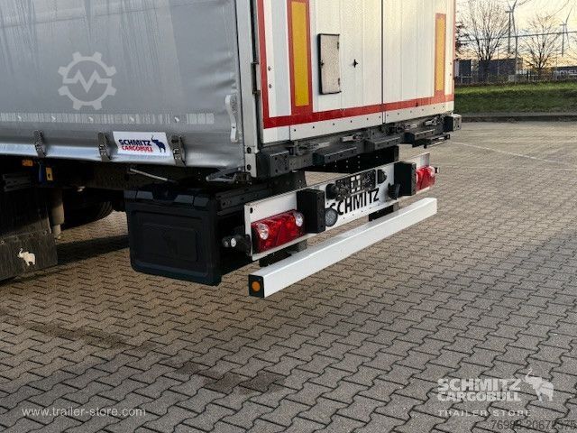 Auflieger mit Pritsche & Plane Schmitz Cargobull Curtainsider Standard Getränke