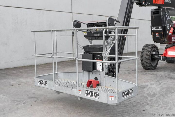 Ledad teleskopisk arbetsplattform Manitou 200 ATJ