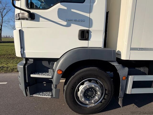 Koffer MAN TGM TGM18.290 EURO6 Bakwagen met Laadklep.