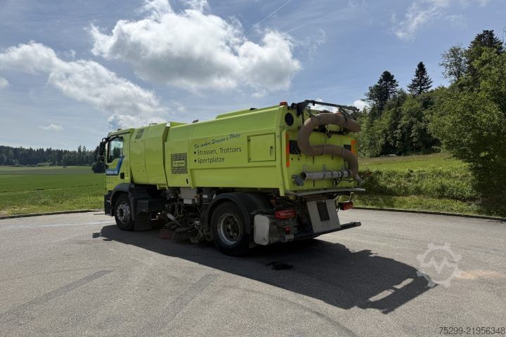 Camión barredor MAN L2007 46.010 4x2 Kehrmaschine / Swiss-Vehicle