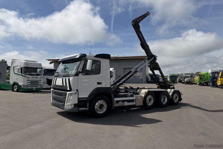 Camion scarrabile Volvo FM-500 8x2 Hiab / Swiss-Vehicle