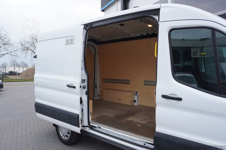 Delivery van Ford Transit 2.0 TDCI 130PK L2H2 EURO 6 - A/C Climat...