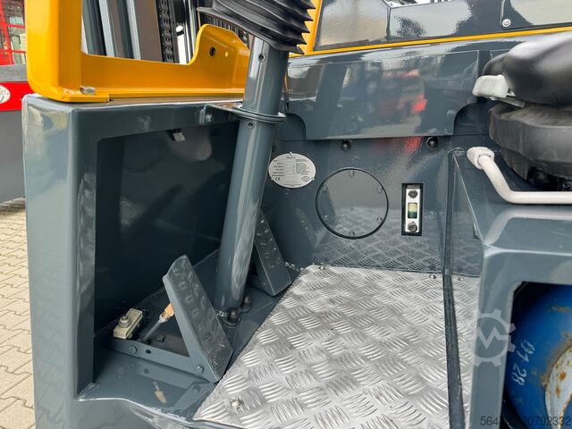 4-way forklift Combilift CB3000// LPG // 2017 year /Toyota engine