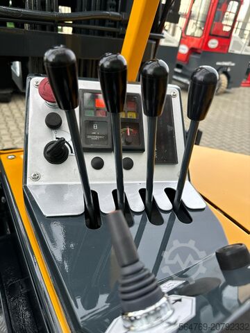 4-way forklift Combilift CB3000// LPG // 2017 year /Toyota engine