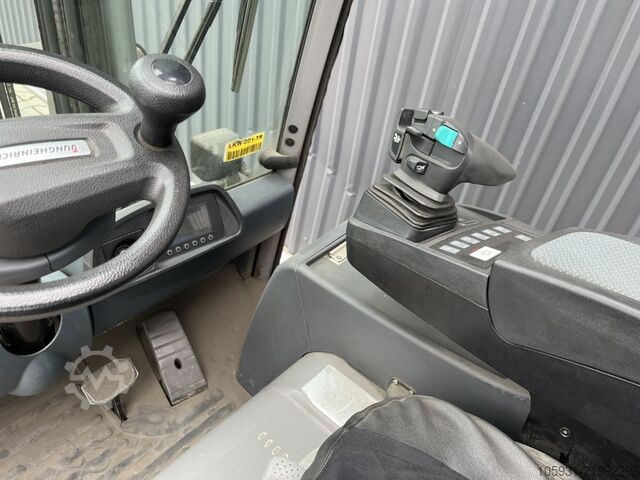 Elektrický 4kolový vysokozdvižný vozík Jungheinrich EFG320