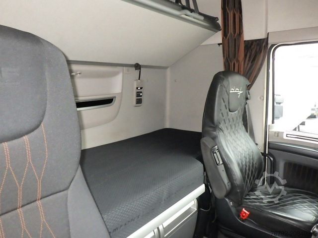 Box truck DAF XF 480 FAN SpaceCab/Koffer/LBW/Ret./AHK/Lenkachs