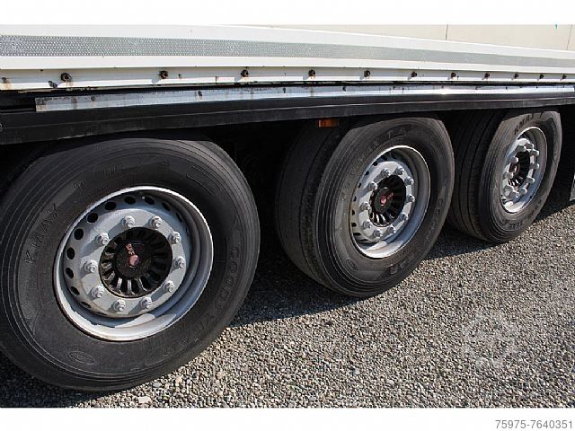 Skr. chlad./iz./pro cerst. výr. Krone semirimorchio isotermico doppio piano usato